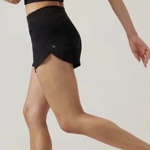 Athleta Run With It 3.5" Short Black M
